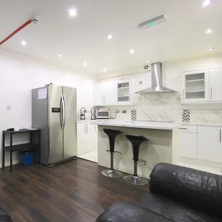 Image 2 - 1-23 Carbis Road, London, E14 7TH, United Kingdom - House for rent