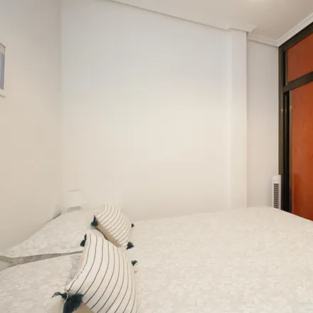 Image 5 - Vinos y Tapas, Calle del General Pardiñas, 25, 28001 Madrid, Spain - Apartment for rent