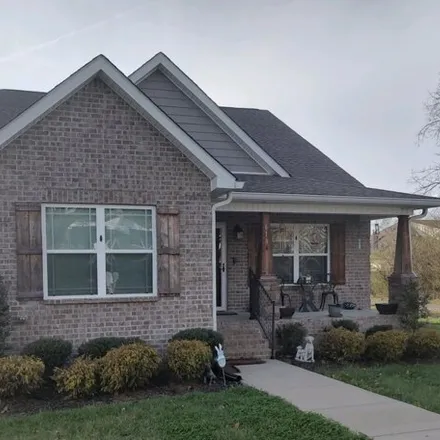 Buy this 3 bed house on 697 North Jefferson Street in Shelbyville, TN 37160