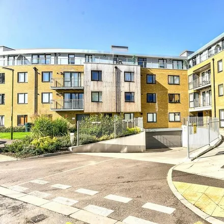 Rent this 3 bed apartment on Smeaton Court in Hertford, SG13 7AU
