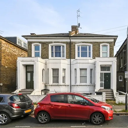 Rent this 3 bed apartment on 99 Percy Road in London, W12 9QH