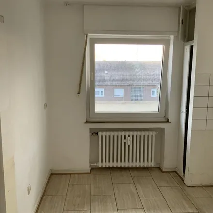 Rent this 3 bed apartment on Königsberger Straße 22 in 41063 Mönchengladbach, Germany