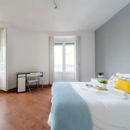 Rent this 8 bed room on Madrid in Bar Graffiti, Calle Yeseros