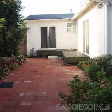 Image 2 - 5641 Chelsea Avenue, San Diego, CA 92037, USA - House for sale