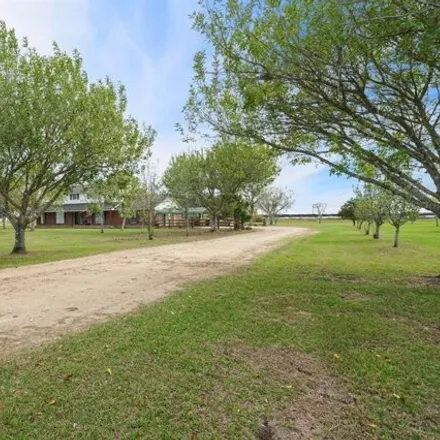 Image 2 - 183 Meadowview Drive, Wharton County, TX 77437, USA - House for sale