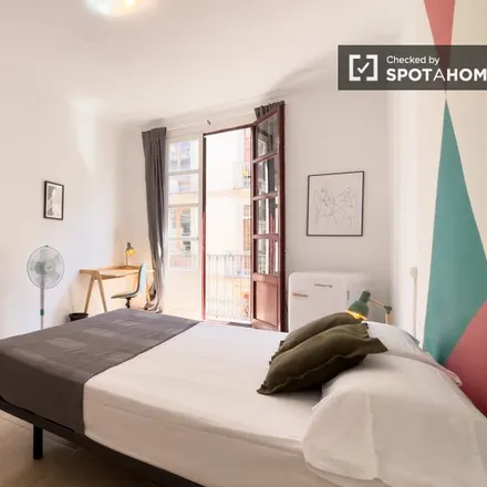 Rent this 7 bed room on Carrer d'Aroles in 5, 08002 Barcelona