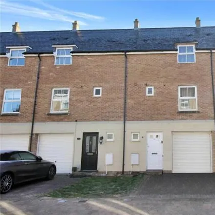 Buy this 3 bed townhouse on Dyson Road in Swindon, SN25 2NX
