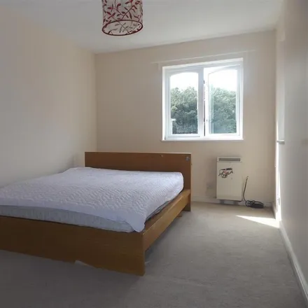 Image 2 - Longfield Drive, London, CR4 3RL, United Kingdom - Apartment for rent