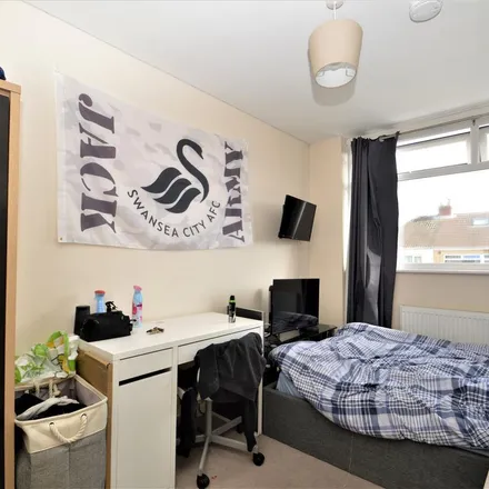 Image 5 - 102b Lower House Crescent, Bristol, BS34 7DL, United Kingdom - Apartment for rent