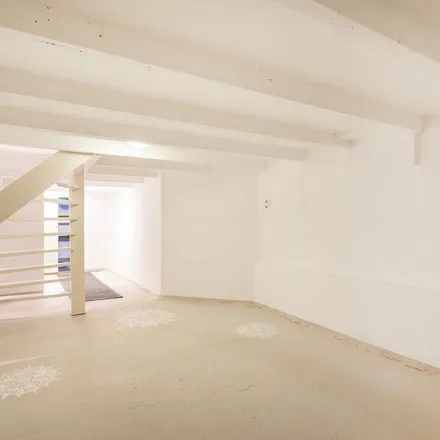 Rent this 3 bed apartment on Veerstraat 13-1 in 1075 SL Amsterdam, Netherlands