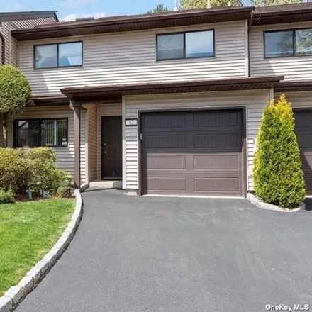 Buy this 3 bed condo on 52 Northgate Circle in Melville, NY 11747