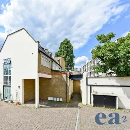 Image 1 - Jacqueline House, 37 White Horse Lane, London, E1 3FZ, United Kingdom - Apartment for sale