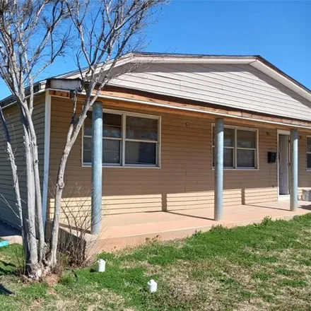 Buy this 4 bed house on 285 Portland Avenue in Abilene, TX 79605