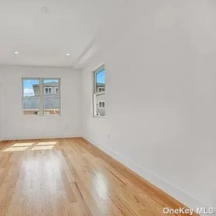 Image 6 - 1372 East 92nd Street, New York, NY 11236, USA - House for rent