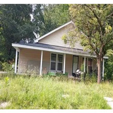 Buy this 3 bed house on 598 East Sycamore Street in Bolivar, TN 38008