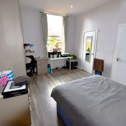 Rent this 3 bed apartment on Slip's Deli in 121a Cardigan Road, Leeds