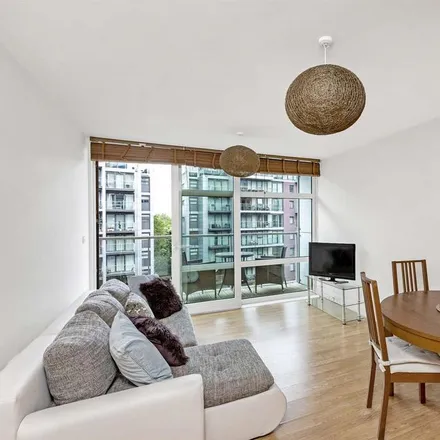 Rent this 1 bed apartment on Warwick Building in 366 Queenstown Road, London