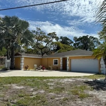 Rent this 3 bed house on Duhme Road in Oakhurst Shores, Pinellas County