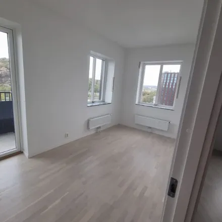 Rent this 3 bed apartment on Karlavagnsgatan in 402 71 Gothenburg, Sweden