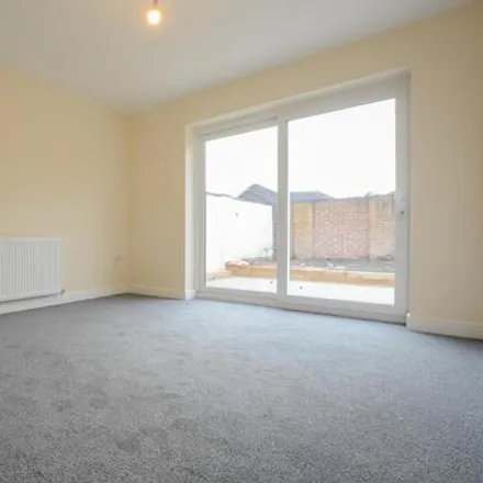 Image 2 - Lobbs Wood Court, Leicester, LE5 1DU, United Kingdom - House for rent
