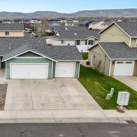 Buy this 3 bed house on 509 Chelan Avenue in Moxee, WA 98936