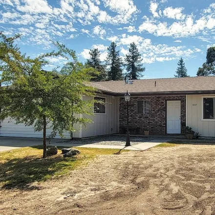 Buy this 3 bed house on 1007 West Harter Avenue in Visalia, CA 93277