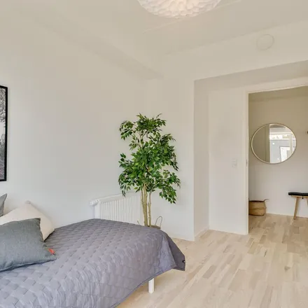 Rent this 5 bed apartment on Tove Ditlevsens Gade 32 in 8240 Risskov, Denmark