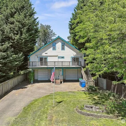 Buy this 4 bed house on 13013 56th Ave S in Tukwila, Washington