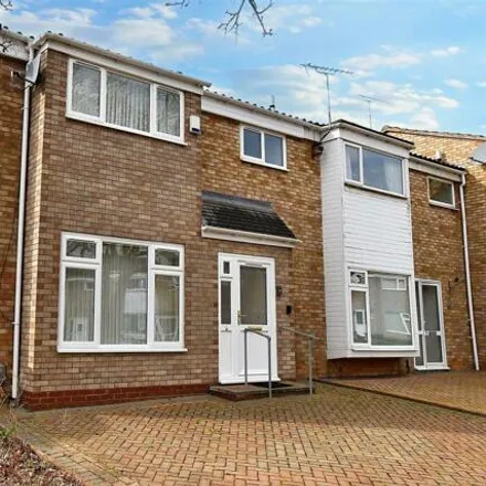 Buy this 4 bed duplex on Wentworth Road in Royal Leamington Spa, CV31 1RW