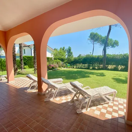 Rent this 3 bed house on Via del Platano in 45010 Rosolina RO, Italy