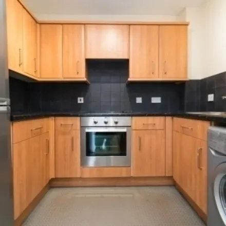 Image 2 - Mina Road, London, SE17 2QX, United Kingdom - Apartment for rent