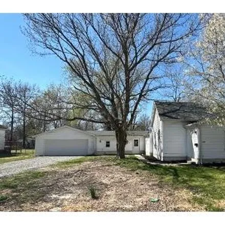 Buy this 2 bed house on 383 North Maple Street in Du Quoin, IL 62832