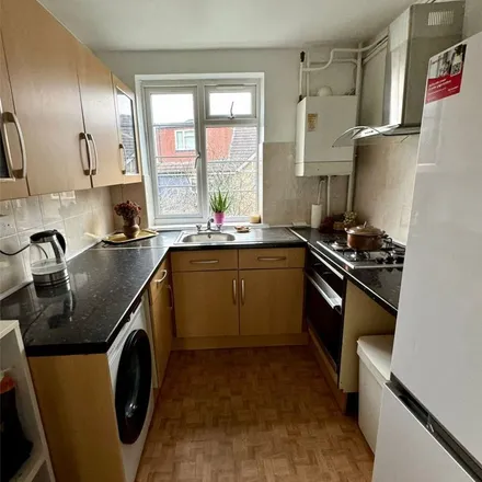 Rent this 2 bed apartment on 175 Torrington Park in London, N12 9AP
