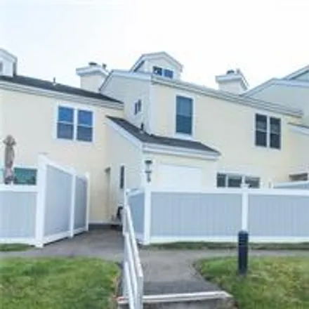 Rent this 2 bed townhouse on 92 Limewood Ave