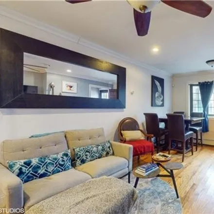 Image 4 - 306 Sumpter Street, New York, NY 11233, USA - House for sale
