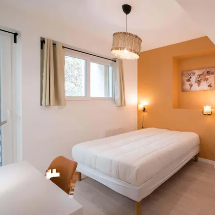 Rent this 1 bed room on 925 Avenue de la Victoire du 8 Mai 1945 in 83000 Toulon, France