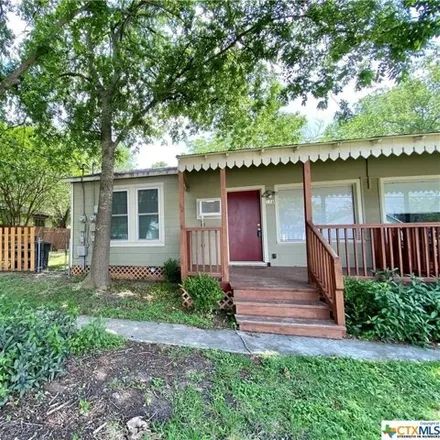 Image 2 - 116 South Krueger Avenue, New Braunfels, TX 78130, USA - House for rent