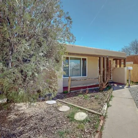 Image 5 - 1852 Dakota Street Northeast, Albuquerque, NM 87110, USA - House for sale