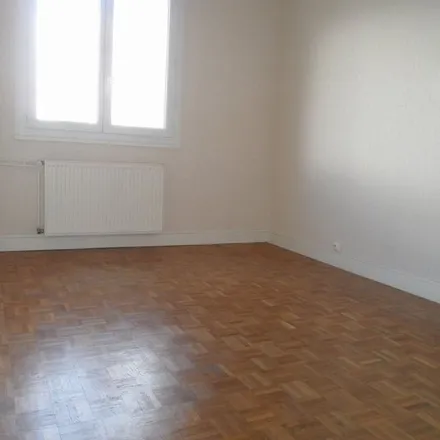 Image 5 - 9 Rue Louis Rolland, 18000 Bourges, France - Apartment for rent
