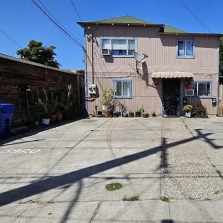 Buy this studio house on 3920 E 12th St in Oakland, California