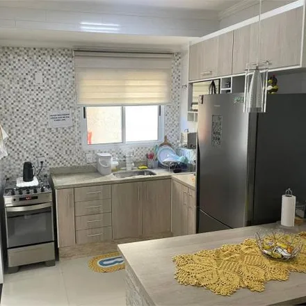 Buy this 3 bed house on Rua Nilo Garcia Alabarce in Jardim São Pedro, Mogi das Cruzes - SP