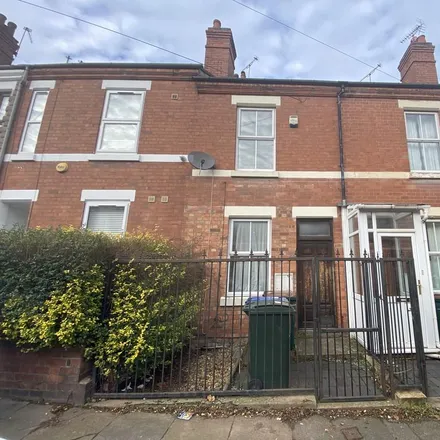 Rent this 4 bed townhouse on 55 Broomfield Road in Coventry, CV5 6JX