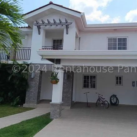 Image 2 - Calle San Francisco, Quintas Versalles, Don Bosco, Panamá, Panama - House for rent