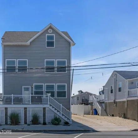 Buy this 3 bed condo on Padi's Pedal Power in Grand Central Avenue, Toms River