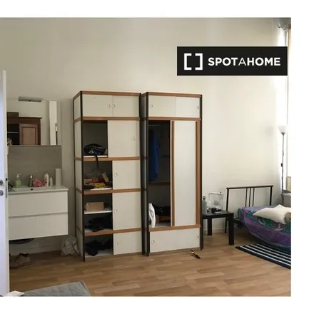 Rent this 8 bed room on Rue de la Limite - Grensstraat 17 in 1210 Saint-Josse-ten-Noode - Sint-Joost-ten-Node, Belgium