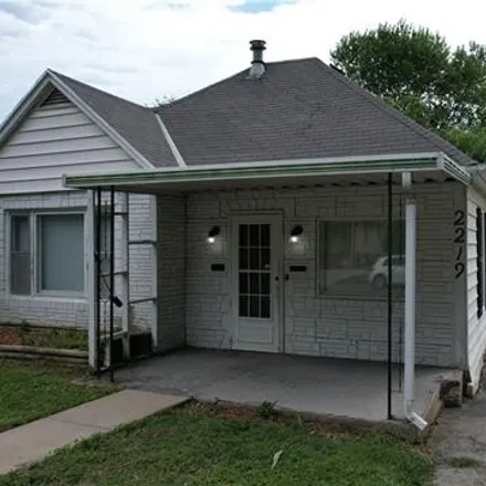 Buy this 2 bed house on 1698 3rd Avenue in St. Joseph, MO 64505