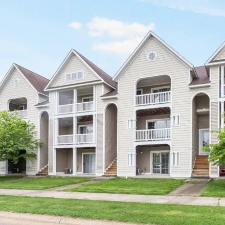 Buy this 3 bed townhouse on 2124 Sherwood Ave in Holland, Michigan