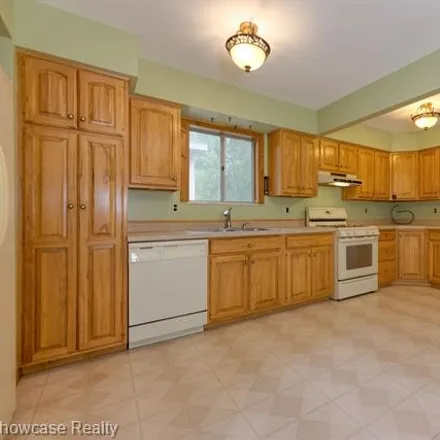 Image 9 - 2260 Benstein Road, Wolverine Lake, Commerce Township, MI 48390, USA - House for sale