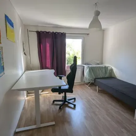 Rent this 1 bed room on Solhems hagväg 74 in 163 56 Spånga, Sweden