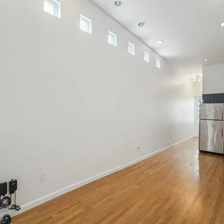 Image 5 - Summit Avenue at Graham Street, Summit Avenue, Jersey City, NJ 07087, USA - Apartment for rent